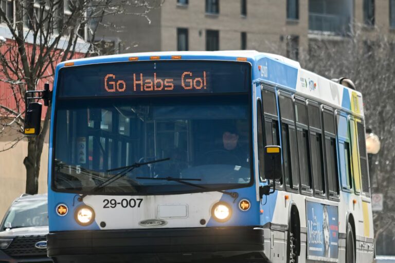 Le transport en commun de Montréal montre son amour pour le Tricolore avec des joueurs annonçant la « prochaine station »