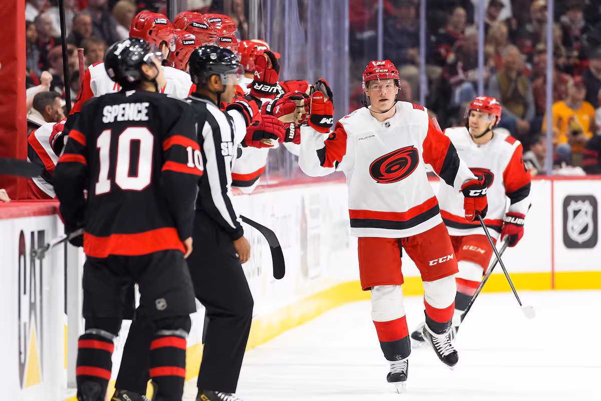Les Hurricanes battent les Sénateurs 2-1 et prennent les devants 3-0 dans la série