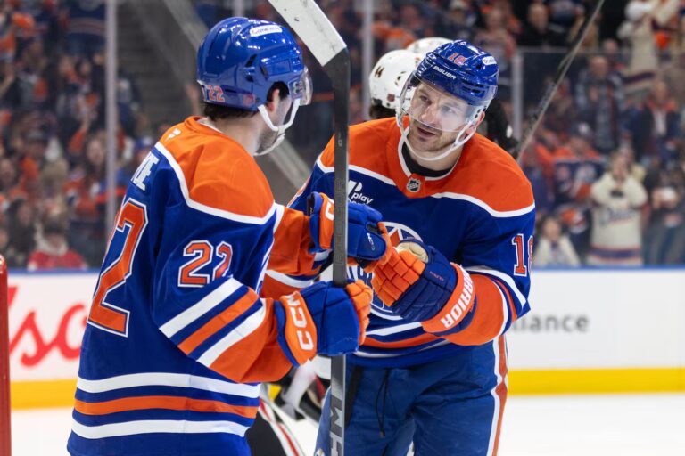 Les Oilers dominent les Blackhawks 3-1 et éliminent Chicago des éliminatoires