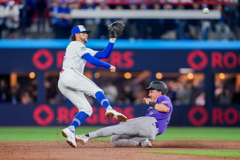 Les Rocheuses battent les Blue Jays 14-5 avec une sixième manche de sept points