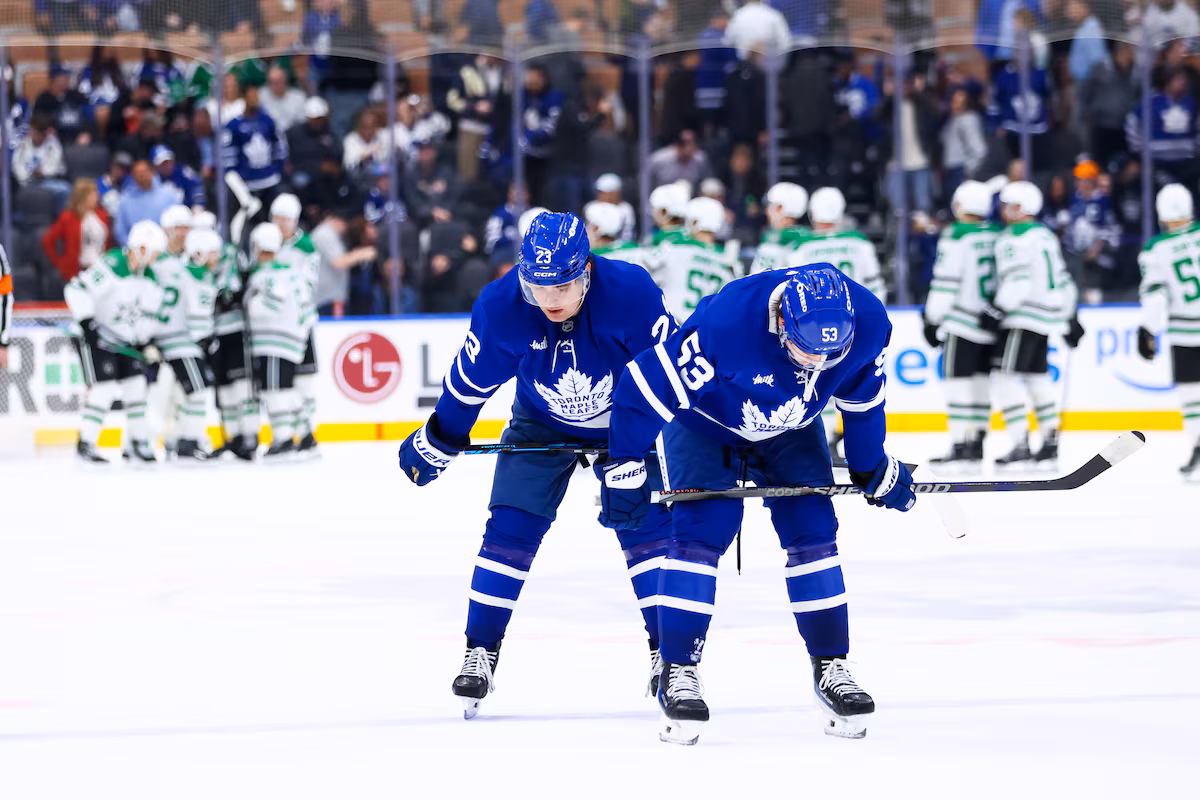 Les Stars de Dallas se rassemblent devant les Maple Leafs de Toronto