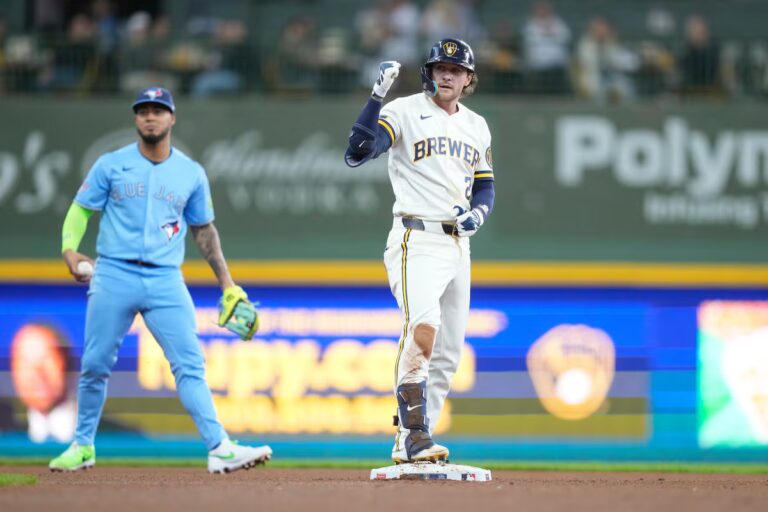 Les brasseurs profitent de trois caries consécutives pour marquer le feu vert lors de la victoire contre les Blue Jays