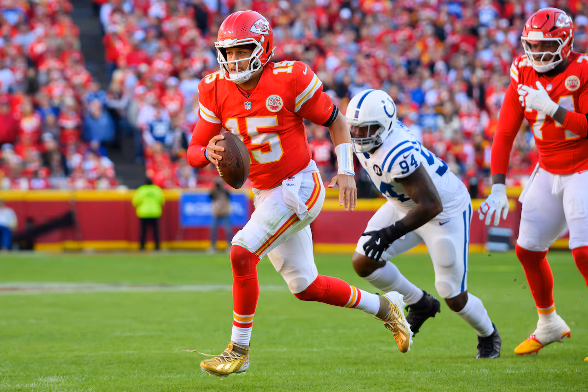 Mahomes assiste au premier programme hors saison de Kansas City alors qu'il réhabilite les ligaments déchirés du genou