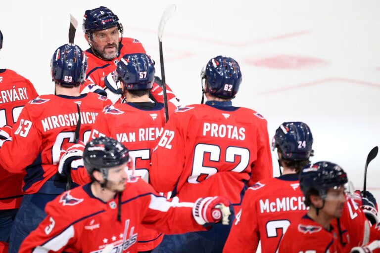 Ovechkin dit aux fans qui chantent encore un an : "J'y réfléchirai"