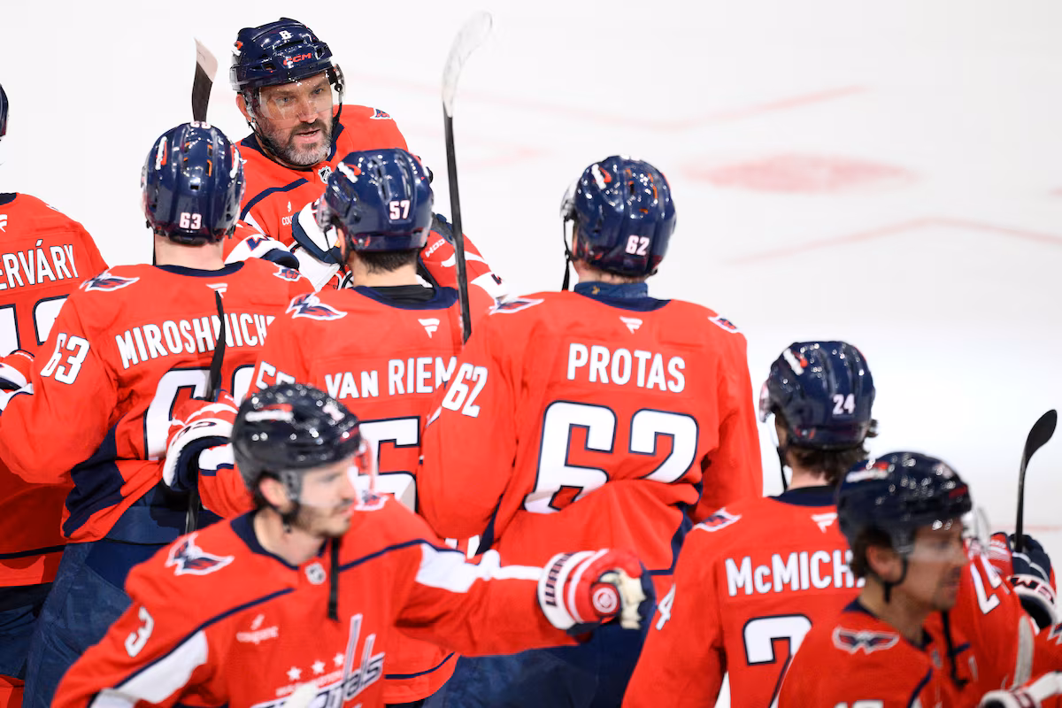 Ovechkin dit aux fans qui chantent encore un an : "J'y réfléchirai"