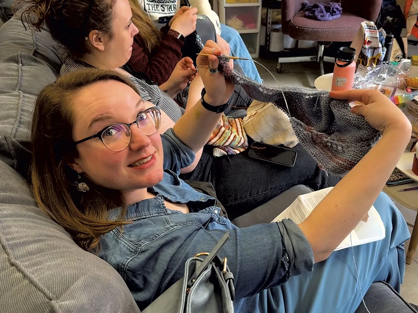 Questions et réponses : Les amateurs de fibres du Vermont tricotent pour se nourrir à la Makery de Burlington