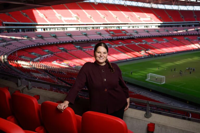 Un Canadien en Angleterre a l'intention de changer le monde grâce à l'éducation en gestion du sport