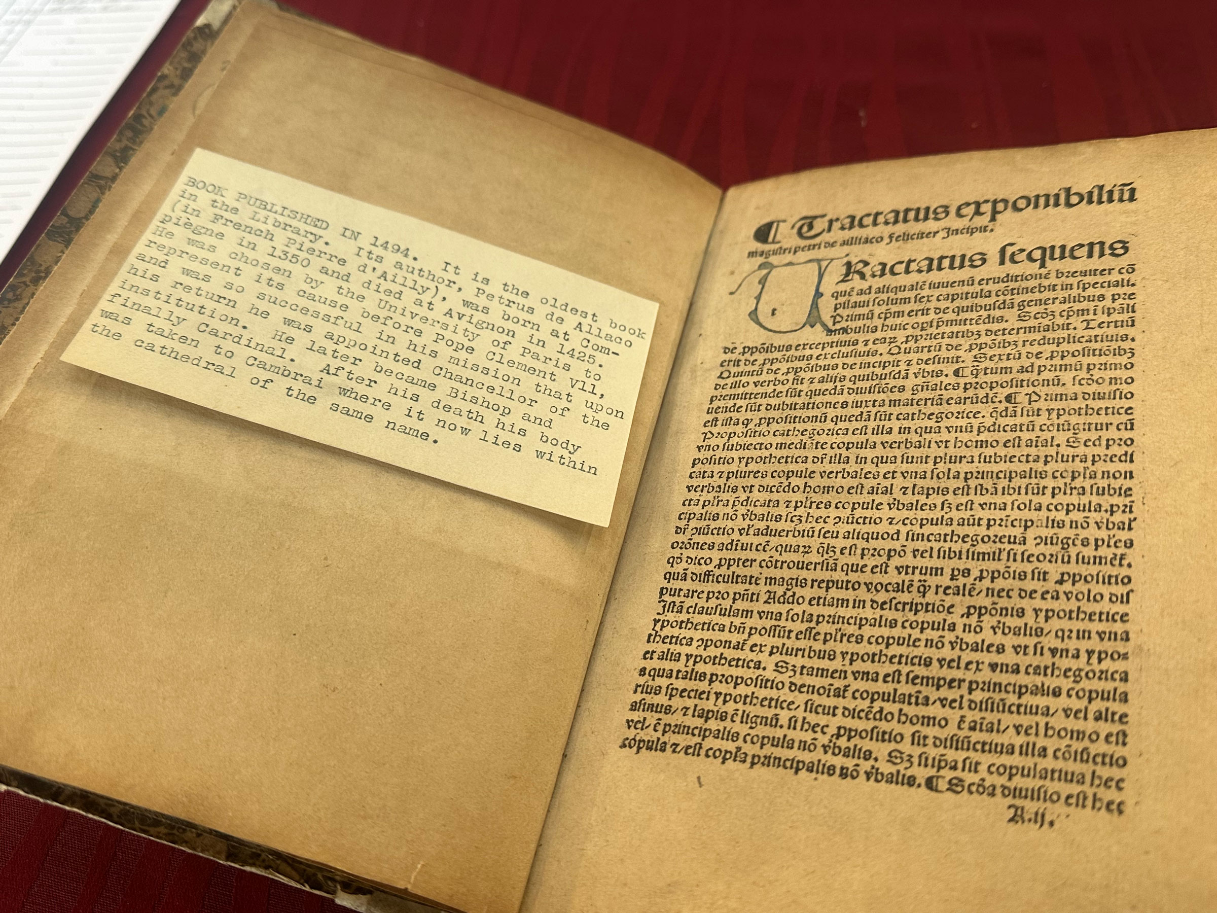 Un manuscrit vieux de 530 ans est exposé à la bibliothèque publique de Burlington