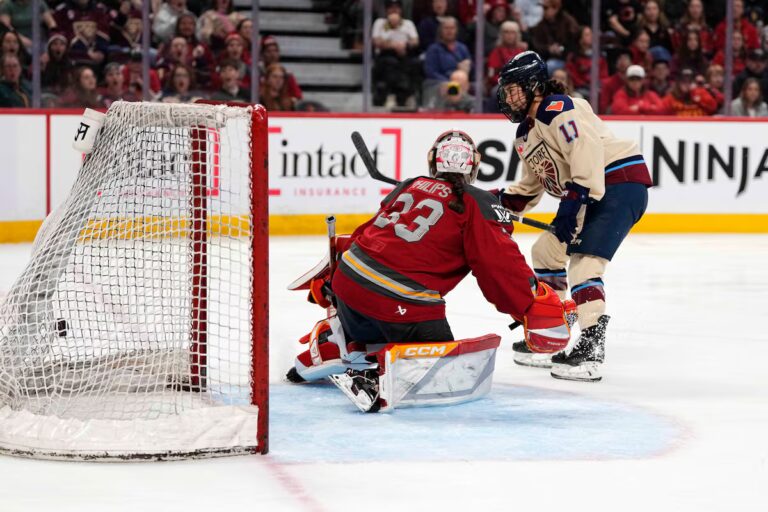 Willoughby et Abstreiter brillent lors de la victoire 3-0 de Victoire contre Charge