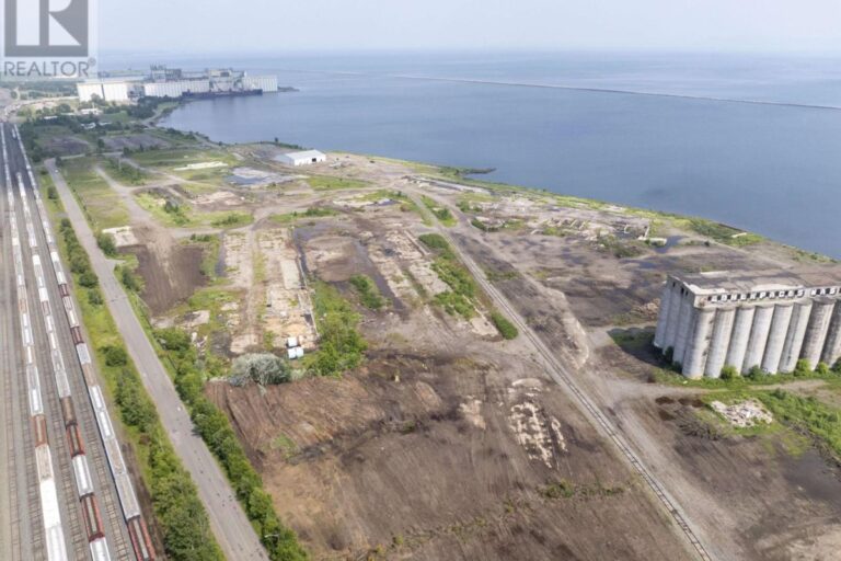 Ancienne propriété de Great West Timber offerte à la vente à Thunder Bay
