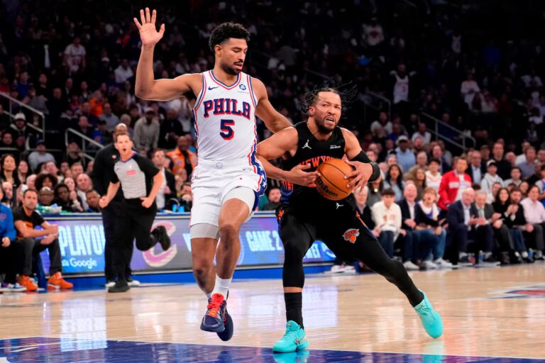 Brunson mène les Knicks à une avance de 2-0 sur les 76ers avec une victoire de 108-102