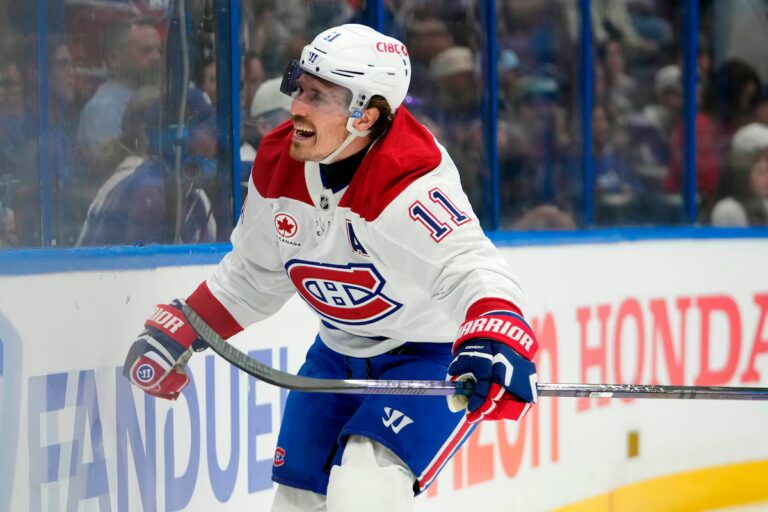 Gallagher des Canadiens passe de la tribune de presse à la peinture bleue lors de la victoire du cinquième match