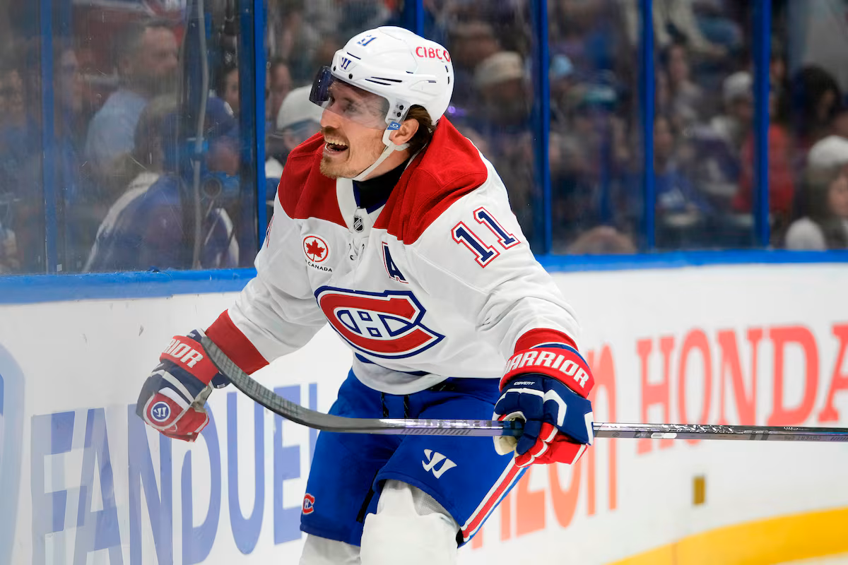 Gallagher des Canadiens passe de la tribune de presse à la peinture bleue lors de la victoire du cinquième match