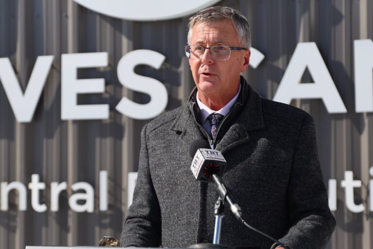Il y a encore de l'espoir pour l'usine de Terrace Bay, selon Holland