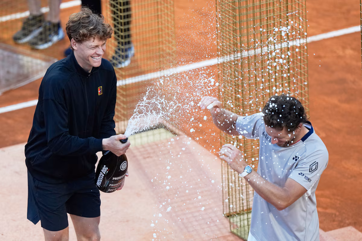 Jannik Sinner entre à Roland-Garros à la poursuite d’un Grand Chelem en carrière