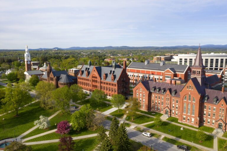 L'UVM fait face à une baisse des inscriptions et à un déficit budgétaire de 12 millions de dollars