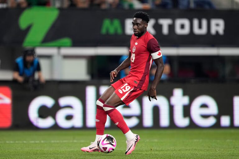 Le Canada s'apprête à débuter la Coupe du monde sans la star blessée Alphonso Davies