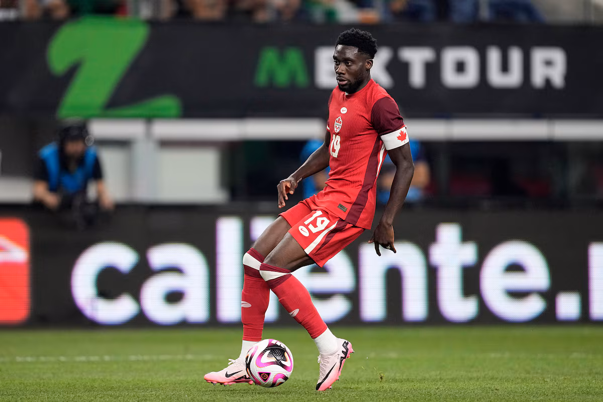 Le Canada s'apprête à débuter la Coupe du monde sans la star blessée Alphonso Davies