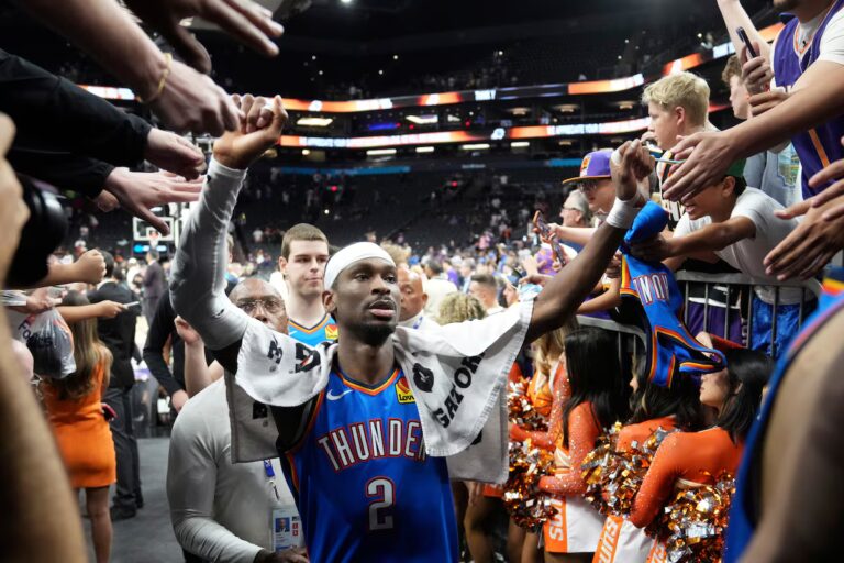 Le Canadien Shai Gilgeous-Alexander devient le 14e joueur à remporter deux fois de suite le titre de MVP de la NBA