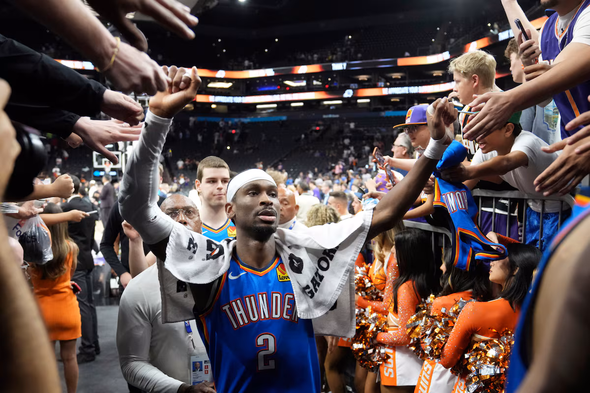 Le Canadien Shai Gilgeous-Alexander devient le 14e joueur à remporter deux fois de suite le titre de MVP de la NBA