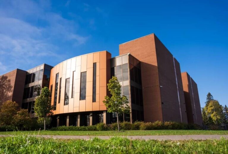 Le Collège de Thunder Bay constate un intérêt croissant pour les apprentissages alors qu'il ajoute la plomberie à son offre de métiers