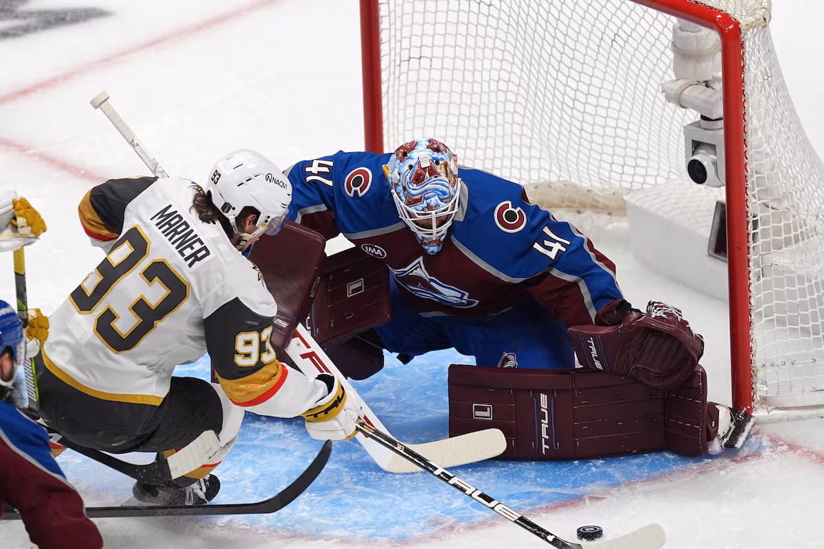 Le jeu de puissance des Golden Knights bourdonne avec une formation lourde en avant
