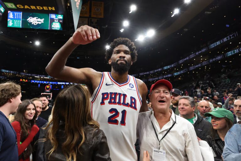 Les 76ers étourdissent les Celtics sur la route lors du septième match pour compléter leur retour après un déficit de 3-1