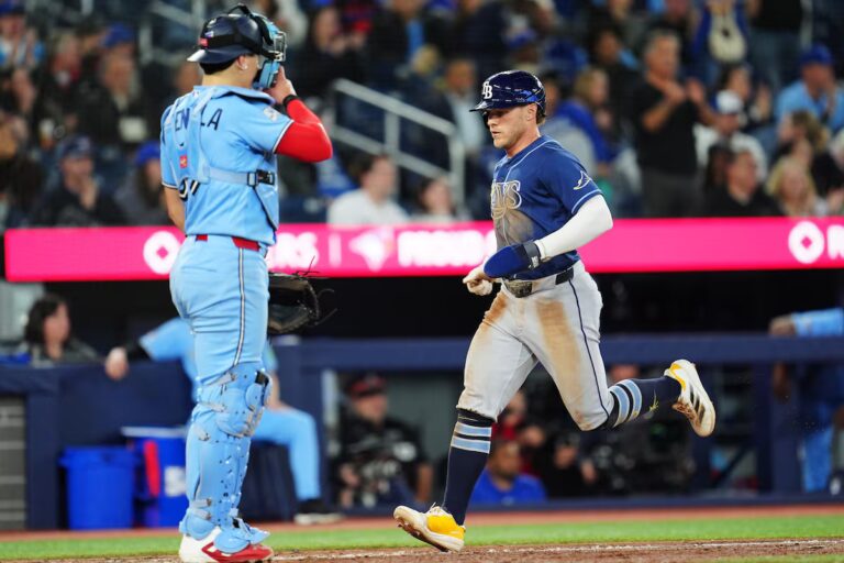 Les Blue Jays remontent de 5-0 mais tombent 7-6 face aux Rays en 10 manches