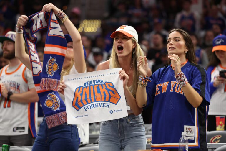 Les fans des Knicks laissent les mauvais moments derrière eux et savourent une course record jusqu'à leur première finale NBA depuis 1999