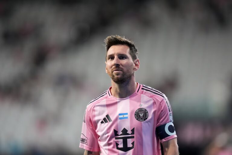 Messi est la dernière blessure très médiatisée de la Coupe du Monde, alors que les inquiétudes montent quelques semaines avant le grand coup d'envoi