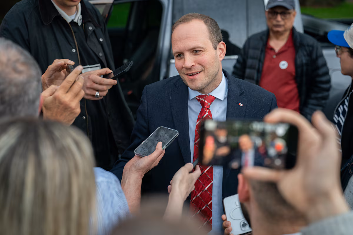 Nate Erskine-Smith demande conseil sur les prochaines étapes après la perte de la nomination