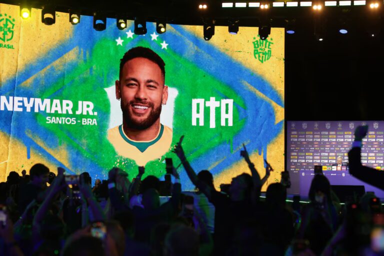 Neymar sélectionné pour l'équipe brésilienne de la Coupe du monde malgré des doutes sur sa forme physique
