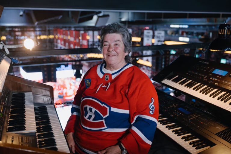 Rencontrez l'organiste des Canadiens de Montréal qui tente d'aider le Tricolore à atteindre une note gagnante