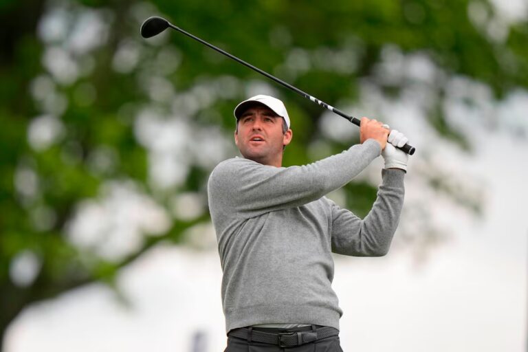 Scottie Scheffler fait partie d'une égalité à sept pour la tête du championnat de la PGA