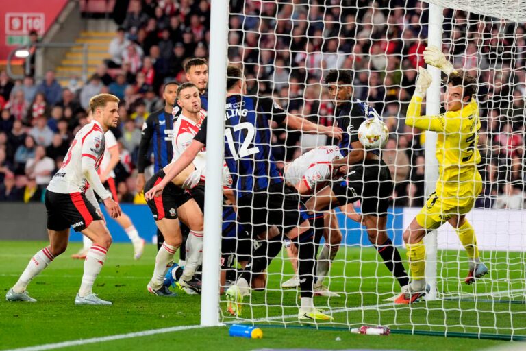 Southampton expulsé des séries éliminatoires du championnat pour violation d'espionnage, manquant ainsi la promotion en Premier League