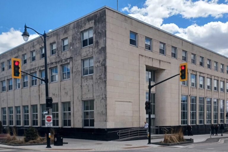 Un ancien bâtiment gouvernemental de Thunder Bay transformé en logements