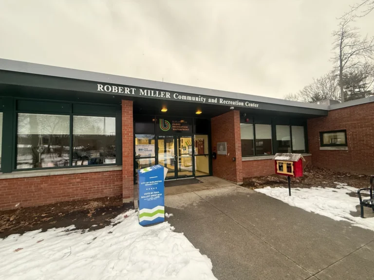 Un enseignant cité pour avoir maltraité des tout-petits à la garderie de Burlington