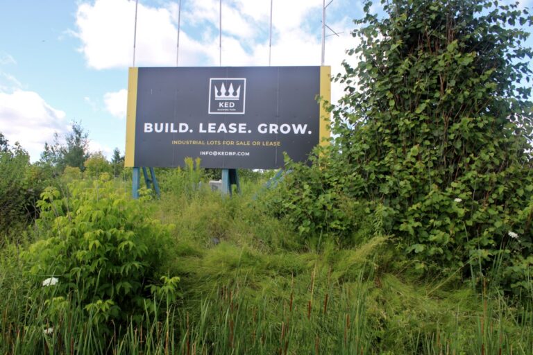Un entrepreneur de Sudbury signe une entente de développement avec un constructeur pour un parc commercial proposé