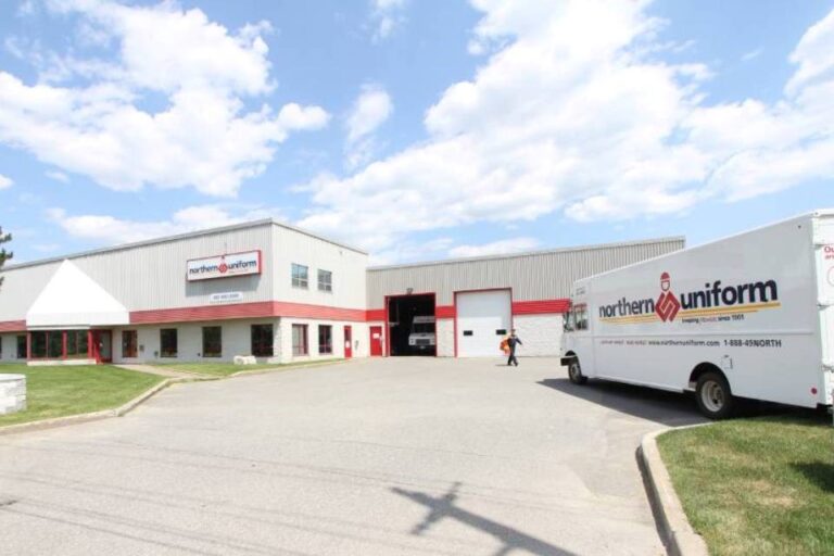 Un fournisseur d'uniformes de Sudbury se joint à une chaîne américaine