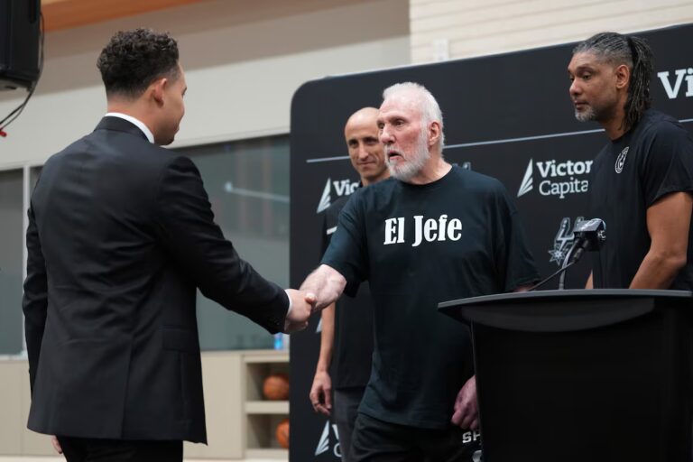 Alors que les Spurs reviennent en finale de la NBA, le respect de Wembanyama pour Popovich est clair