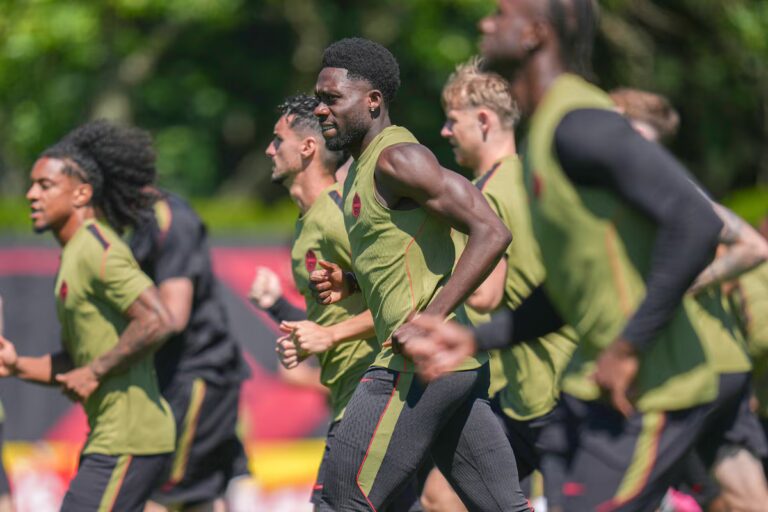 Alphonso Davies est disponible pour affronter le Qatar alors que le Canada vise une victoire insaisissable en Coupe du monde