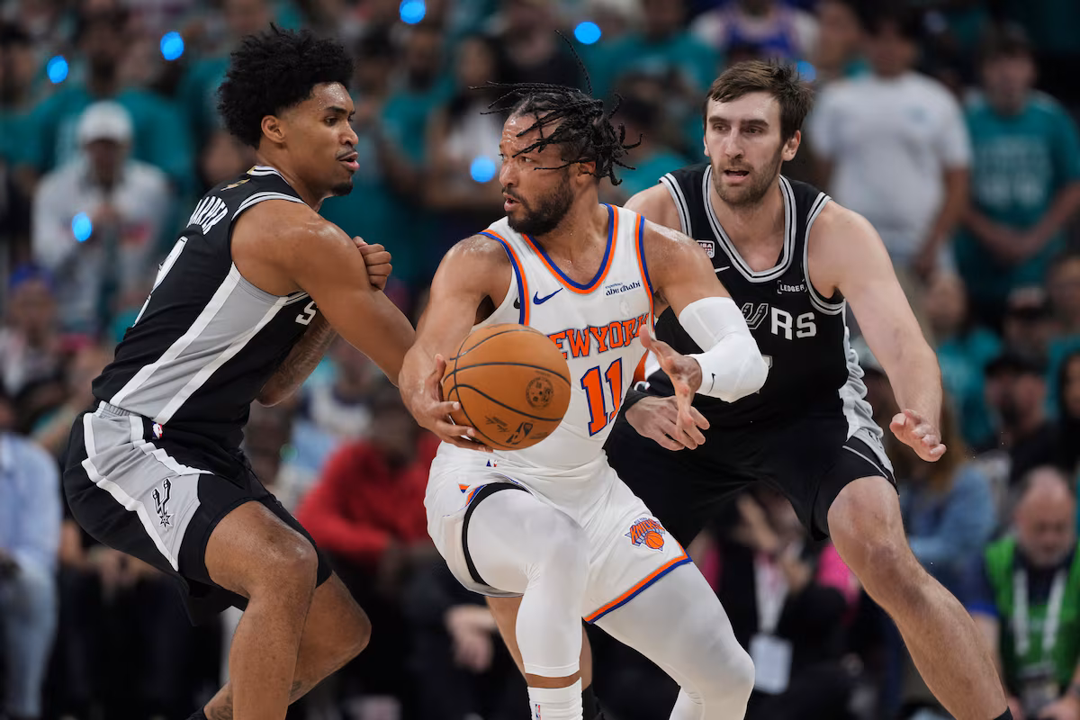 Brunson marque 30 points alors que les Knicks remportent le premier match de la finale de la NBA contre les Spurs avec une victoire de 105-95