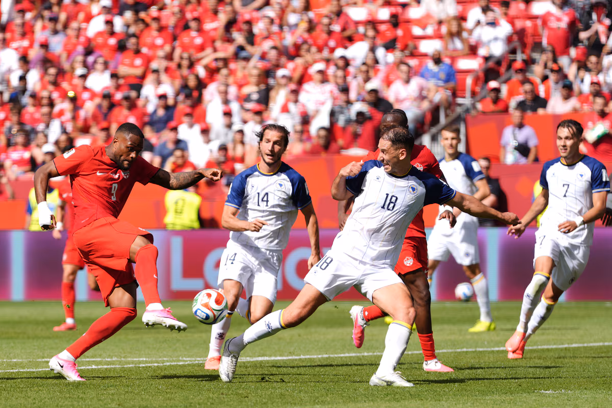 Cyle Larin plaide avec force pour revenir dans la formation de départ du Canada
