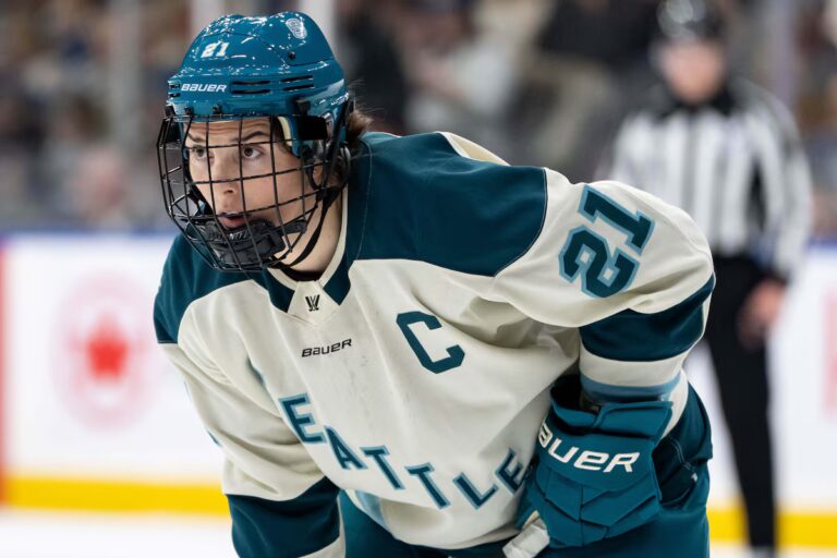 Hilary Knight jouera pour l'expansion de la PWHL à Détroit via une signature et un échange avec Las Vegas