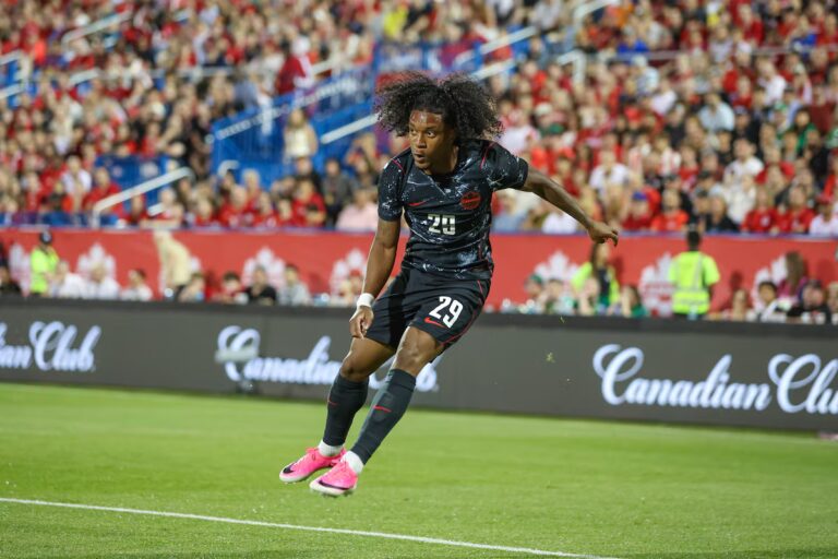 Jayden Nelson remplace Marcelo Flores, blessé, dans l'équipe canadienne de la Coupe du monde avant le premier match
