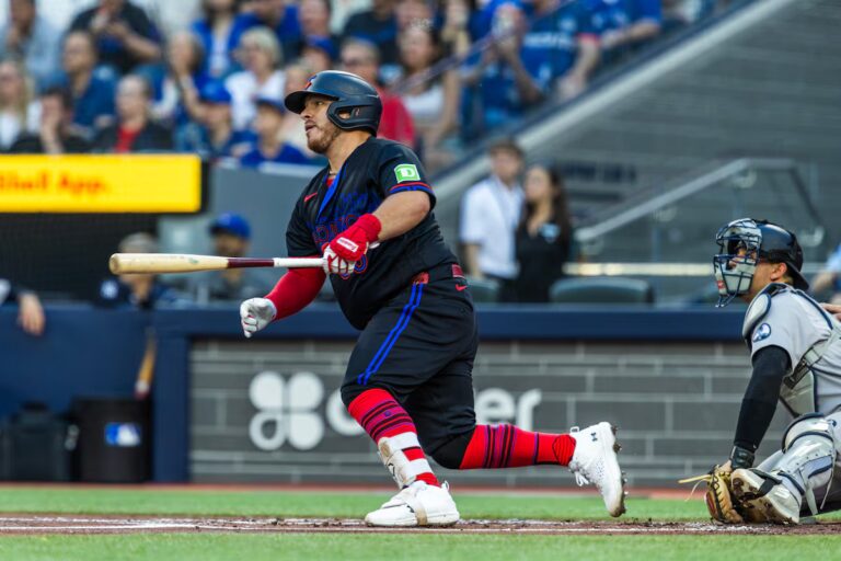 Kirk brille en retour alors que les Jays battent les Yankees 8-5
