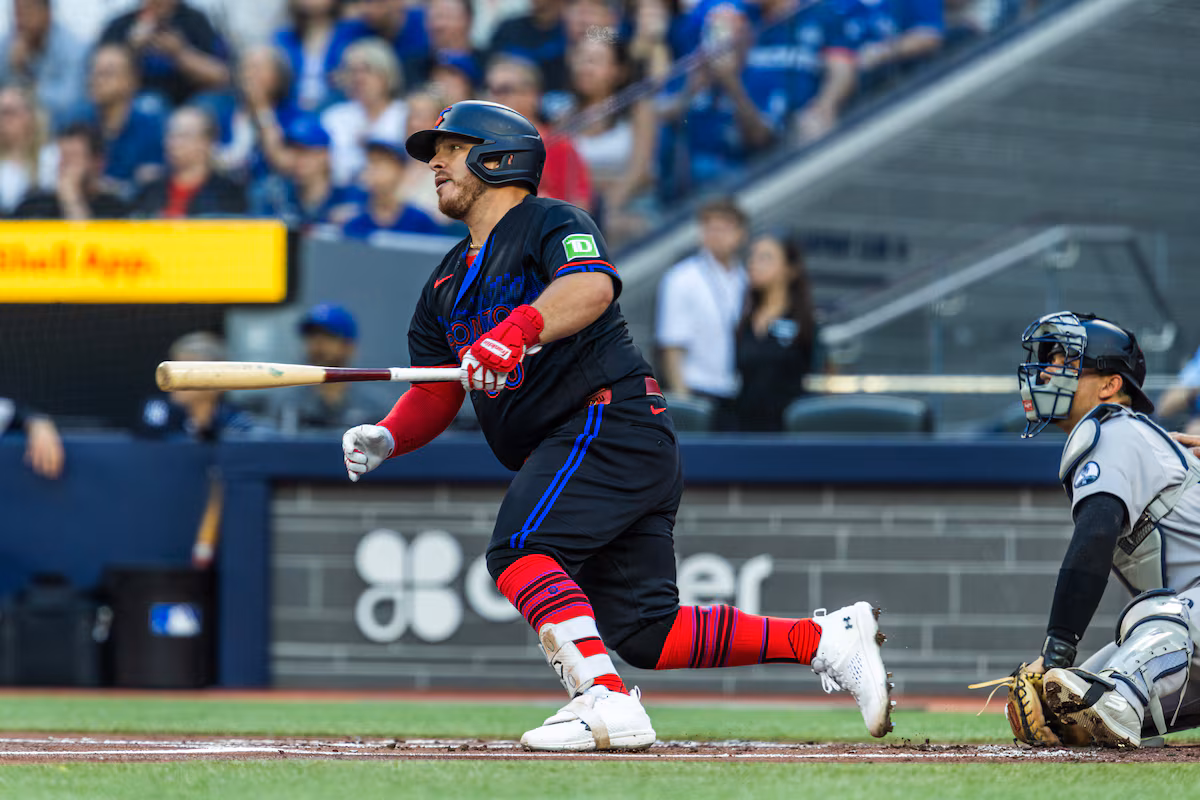 Kirk brille en retour alors que les Jays battent les Yankees 8-5