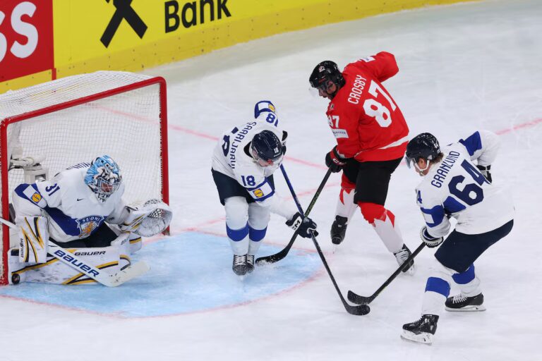 La Finlande bat le Canada 4-2 et se qualifie pour la finale du Championnat du monde de hockey