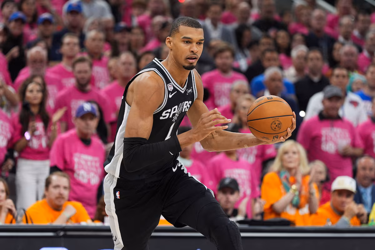 La NBA interdit à vie deux fans après que l'un d'eux ait couru sur le terrain lors du premier match de la finale