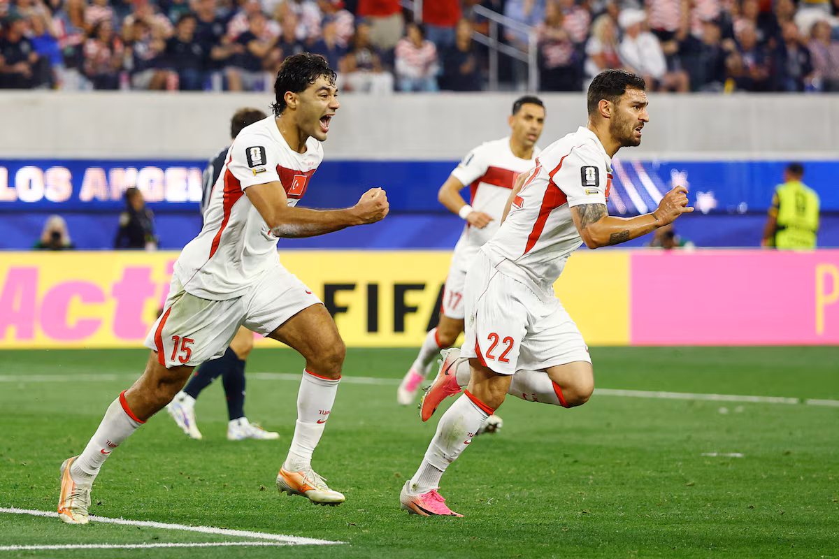 La Turquie bat les États-Unis 3-2 grâce à un but de dernière minute